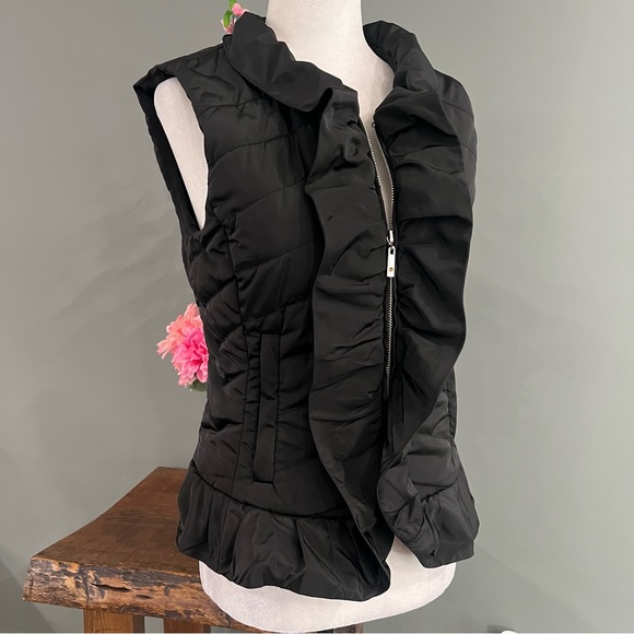 White House | Black Market Vest - Picture 3 of 13